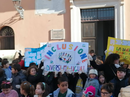 In occasione del flah mob presso il plesso di Montopoli di Sabina, si è realizzato un evento nella piazza del paese alla presenza delle autorità e delle famiglie