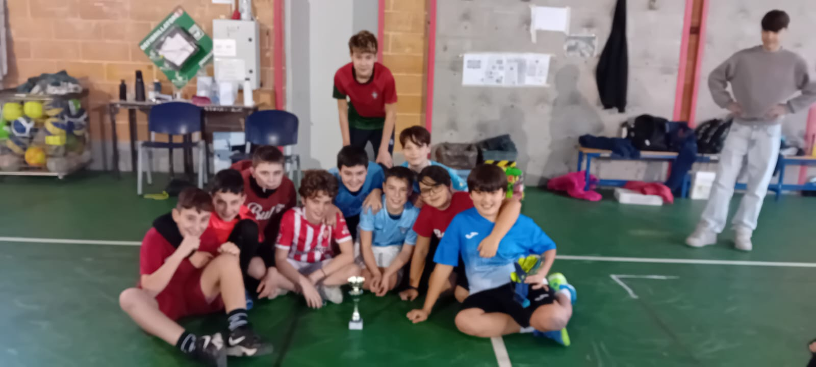 Torneo di calcio, classi prime
Primi classificati: gruppo maschile della classe 1^D
